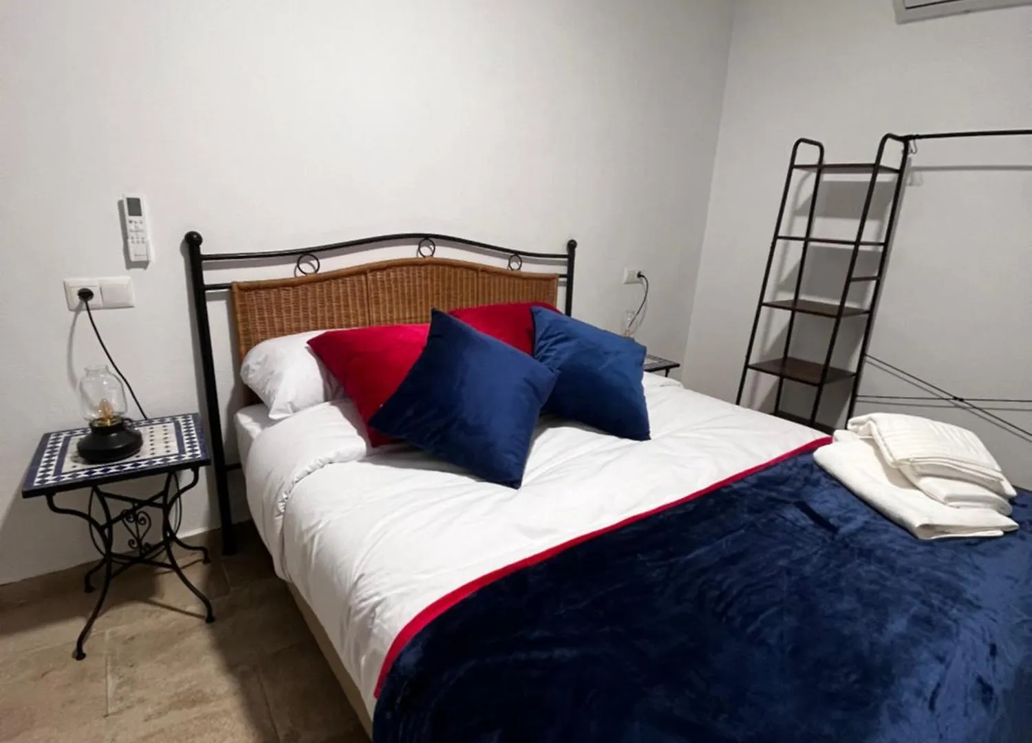Shanti'S Andalusian Room Malaga Spain