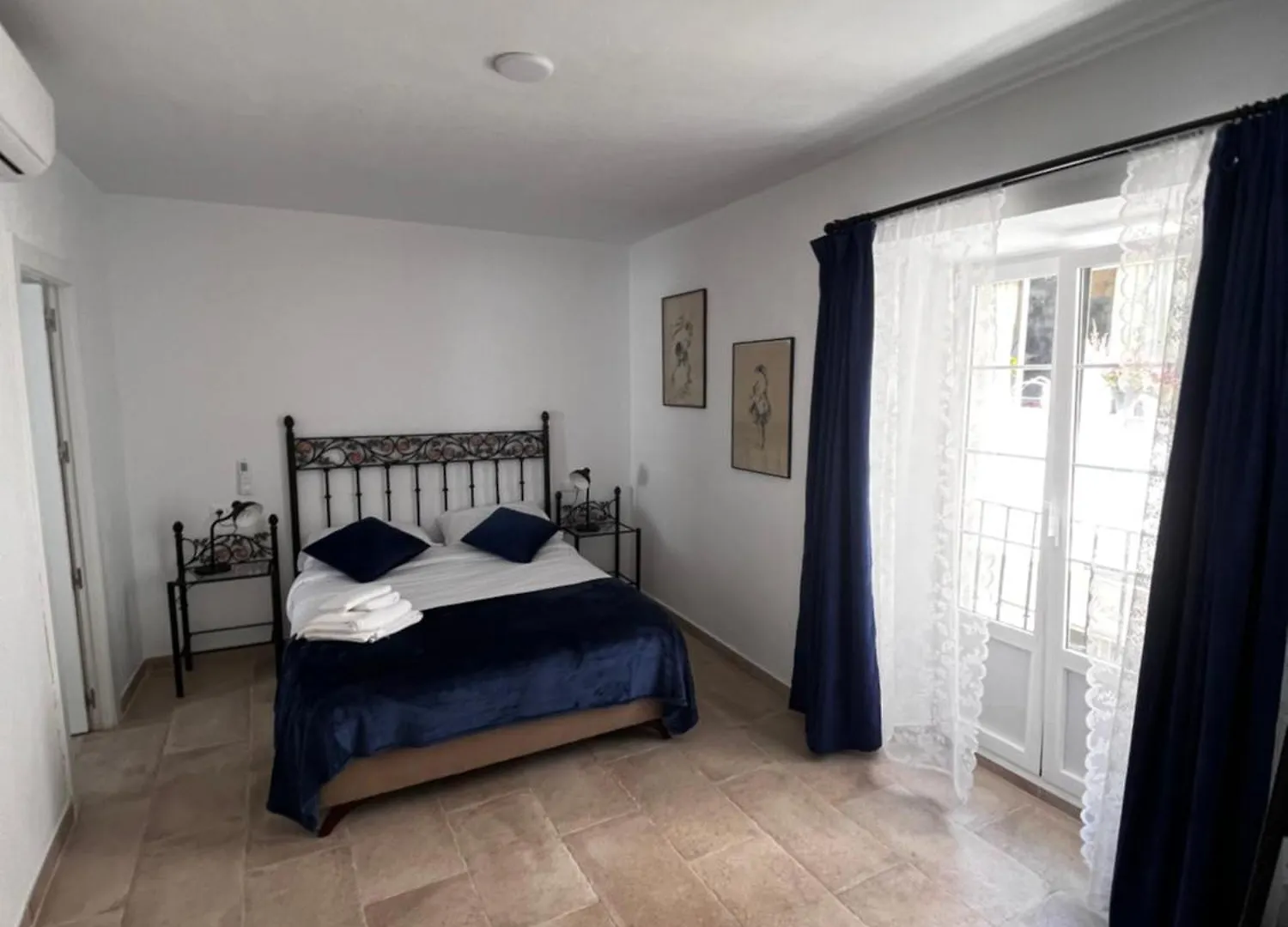 Shanti'S Andalusian Room Malaga Spain